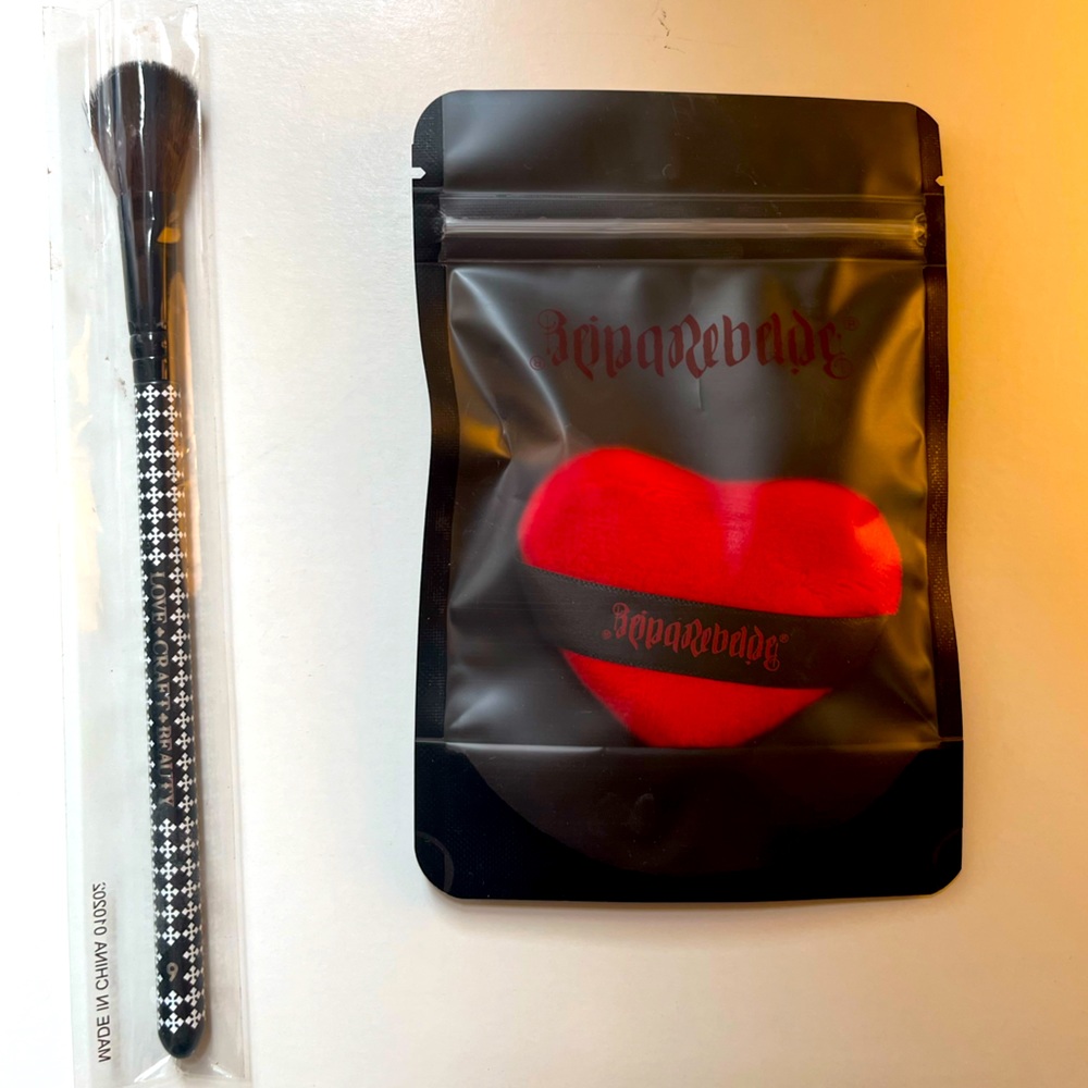 Highlighter Brush & Powder Puff